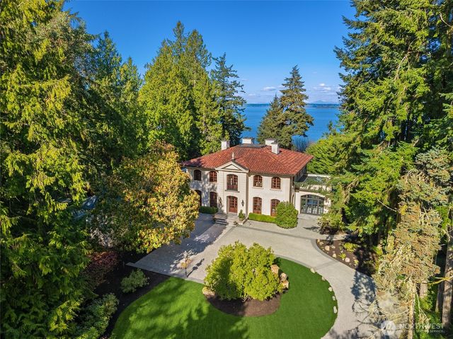 8010 Grand Avenue NE, Bainbridge Island, WA 98110