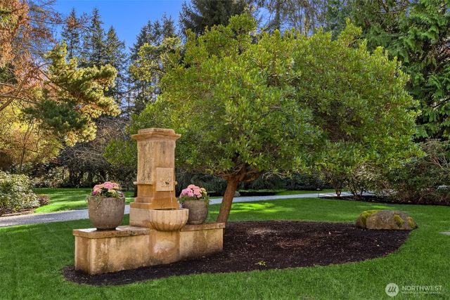 8010 Grand Avenue NE, Bainbridge Island, WA 98110