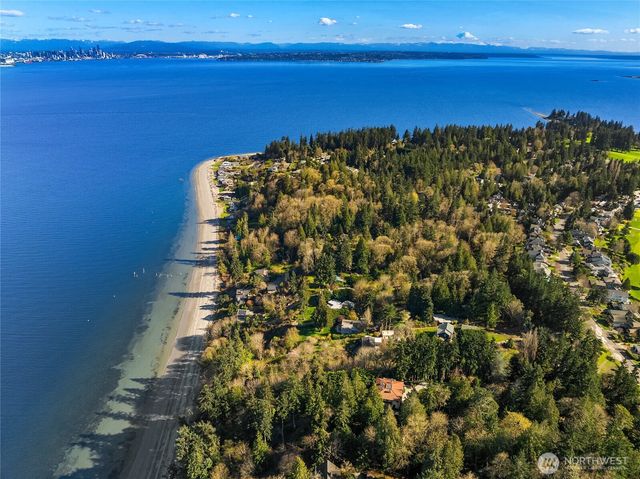 8010 Grand Avenue NE, Bainbridge Island, WA 98110