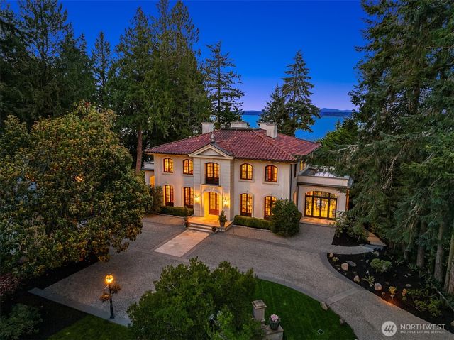 8010 Grand Avenue NE, Bainbridge Island, WA 98110