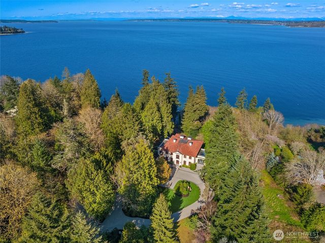 8010 Grand Avenue NE, Bainbridge Island, WA 98110