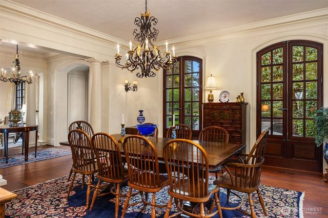 8010 Grand Avenue NE, Bainbridge Island, WA 98110