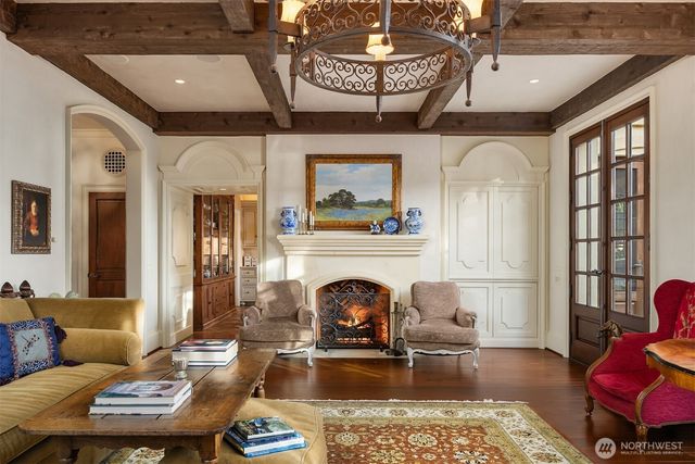 8010 Grand Avenue NE, Bainbridge Island, WA 98110