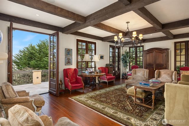 8010 Grand Avenue NE, Bainbridge Island, WA 98110