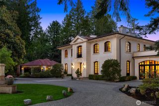 8010 Grand Avenue NE, Bainbridge Island, WA 98110