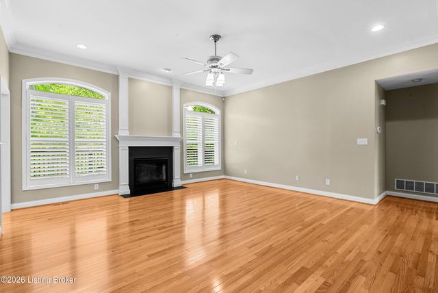 3054 Fallen Wood Ln, La Grange, KY 40031