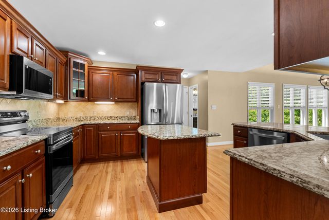 3054 Fallen Wood Ln, La Grange, KY 40031