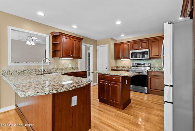 3054 Fallen Wood Ln, La Grange, KY 40031