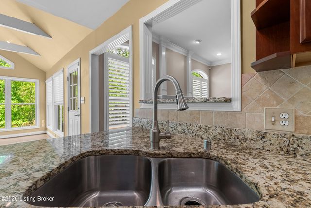 3054 Fallen Wood Ln, La Grange, KY 40031