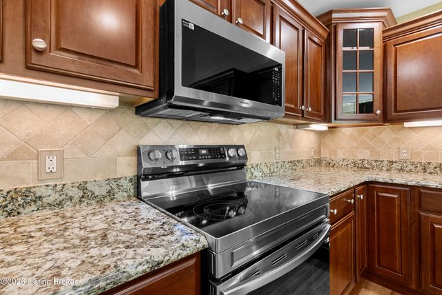 3054 Fallen Wood Ln, La Grange, KY 40031