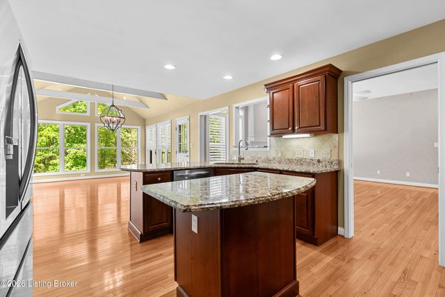 3054 Fallen Wood Ln, La Grange, KY 40031
