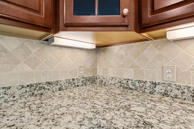 3054 Fallen Wood Ln, La Grange, KY 40031