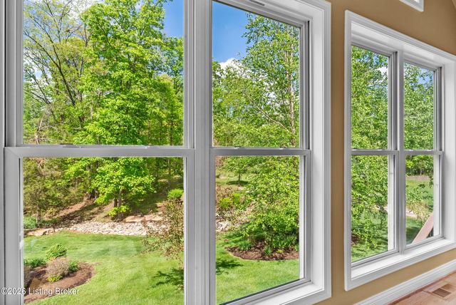 3054 Fallen Wood Ln, La Grange, KY 40031