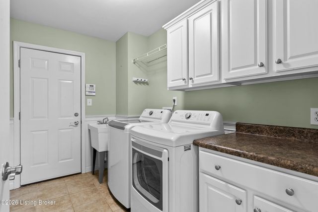 3054 Fallen Wood Ln, La Grange, KY 40031