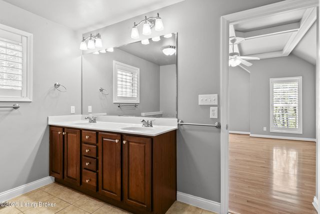 3054 Fallen Wood Ln, La Grange, KY 40031