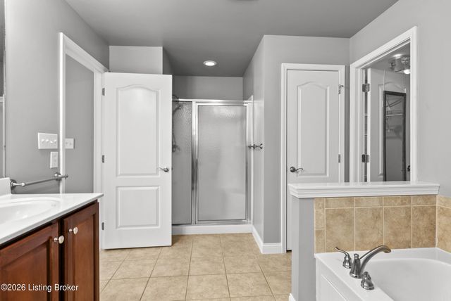 3054 Fallen Wood Ln, La Grange, KY 40031