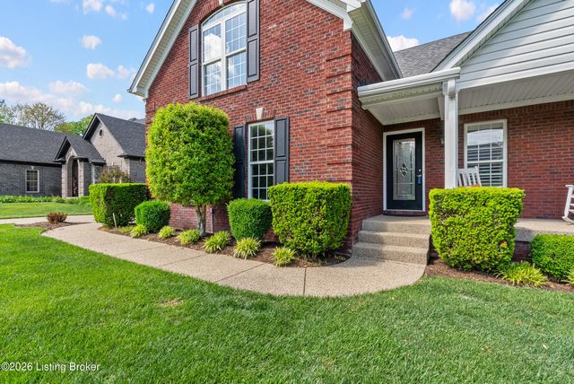 3054 Fallen Wood Ln, La Grange, KY 40031