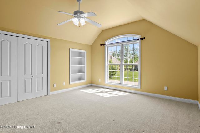 3054 Fallen Wood Ln, La Grange, KY 40031