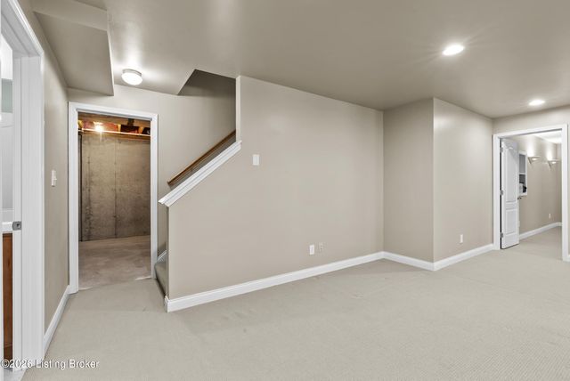 3054 Fallen Wood Ln, La Grange, KY 40031