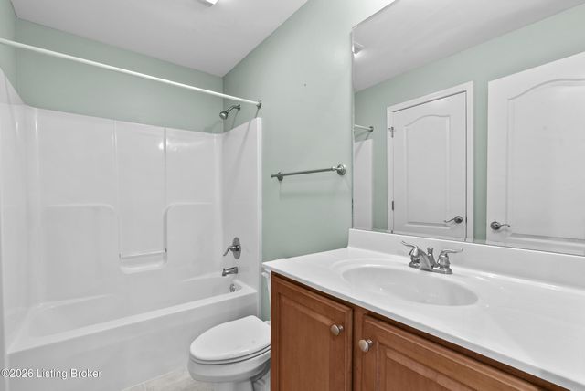 3054 Fallen Wood Ln, La Grange, KY 40031