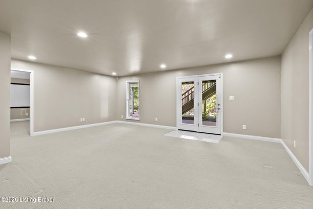 3054 Fallen Wood Ln, La Grange, KY 40031