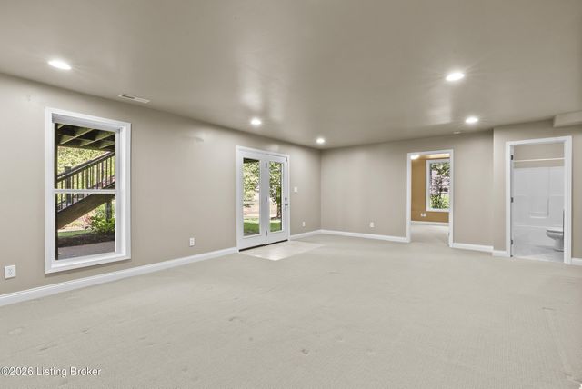 3054 Fallen Wood Ln, La Grange, KY 40031