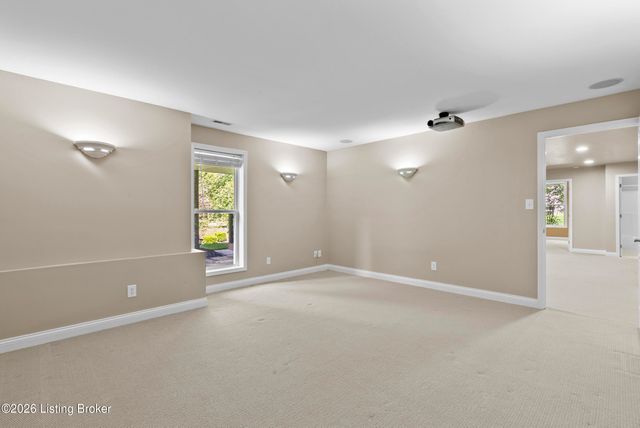 3054 Fallen Wood Ln, La Grange, KY 40031