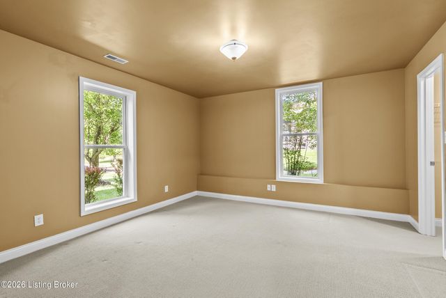 3054 Fallen Wood Ln, La Grange, KY 40031