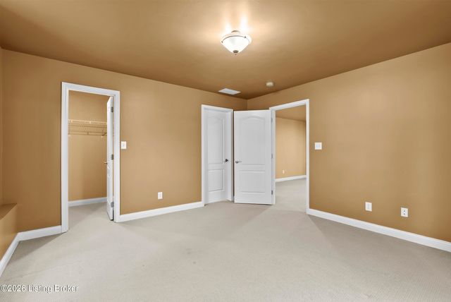 3054 Fallen Wood Ln, La Grange, KY 40031