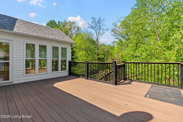3054 Fallen Wood Ln, La Grange, KY 40031