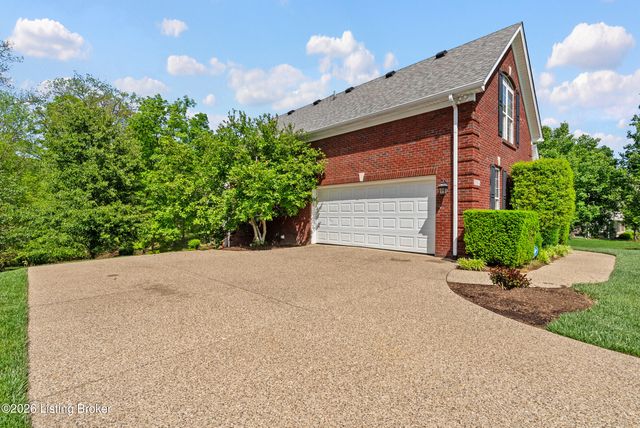 3054 Fallen Wood Ln, La Grange, KY 40031