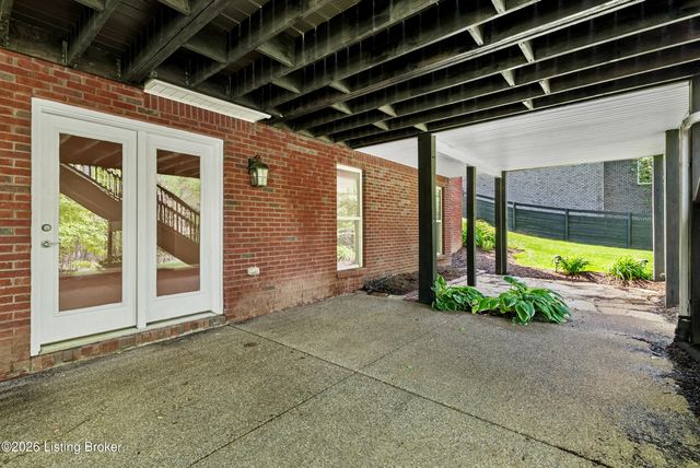 3054 Fallen Wood Ln, La Grange, KY 40031