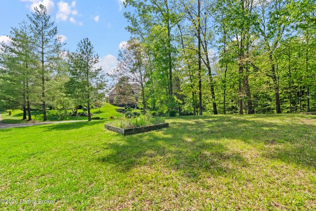 3054 Fallen Wood Ln, La Grange, KY 40031