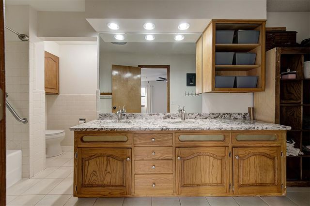 1839 E Pleasantview Lane, Mustang, OK 73064