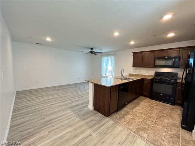 4552 Dover Straight Street, Las Vegas, NV 89115