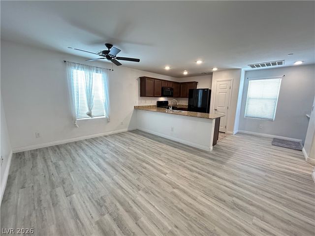4552 Dover Straight Street, Las Vegas, NV 89115