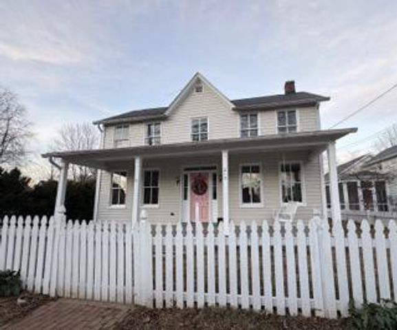 210 CORNWALL ST NW, Leesburg, VA 20176