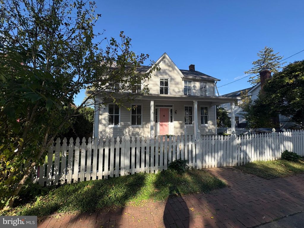 210 CORNWALL ST NW, Leesburg, VA 20176