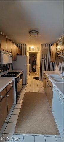 115 Bayberry Lane, Bedford, OH 44146