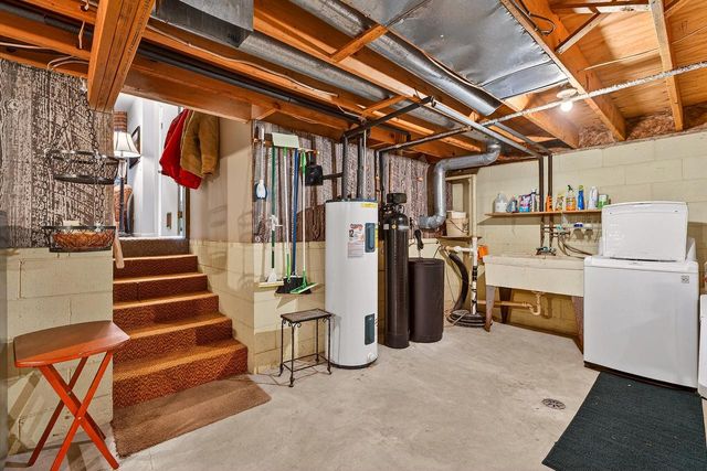 3036 Norman DRIVE, West Bend, WI 53090