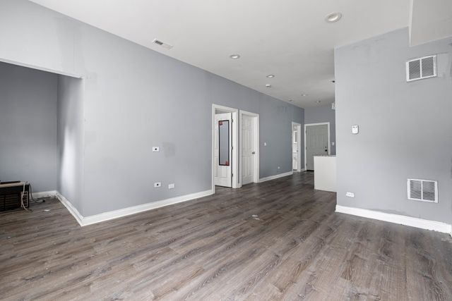 1615 S Komensky Avenue, Chicago, IL 60623