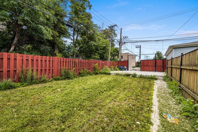 1615 S Komensky Avenue, Chicago, IL 60623