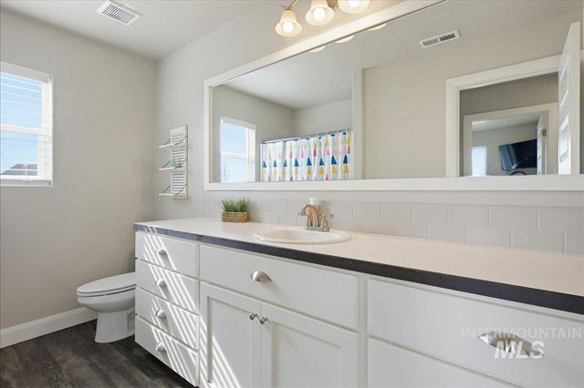 5898 W Bracken Ct, Eagle, ID 83616