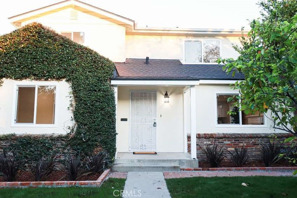Image 1 of property listing at 1305 W Riverside, Burbank, CA 91506