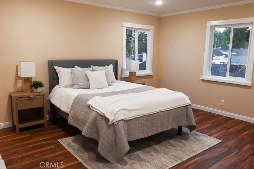 Image 11 of property listing at 1305 W Riverside, Burbank, CA 91506