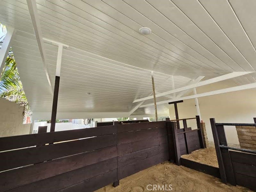 Image 16 of property listing at 1305 W Riverside, Burbank, CA 91506