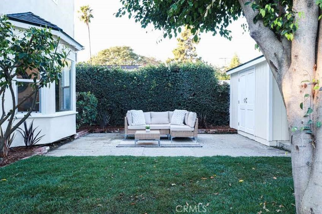 Image 3 of property listing at 1305 W Riverside, Burbank, CA 91506