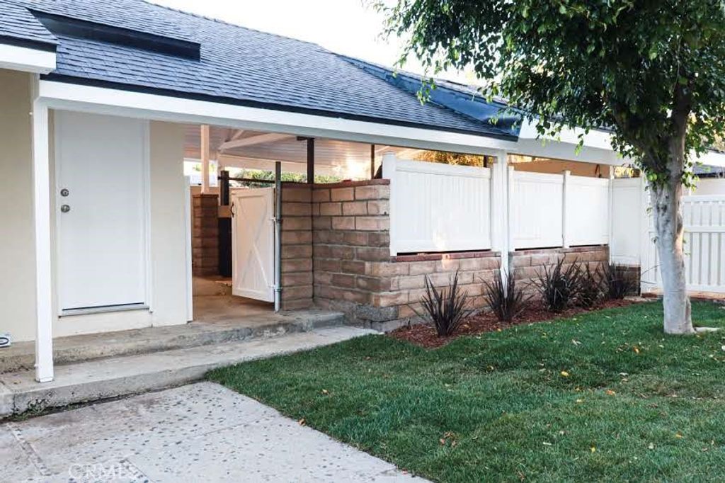 Image 5 of property listing at 1305 W Riverside, Burbank, CA 91506