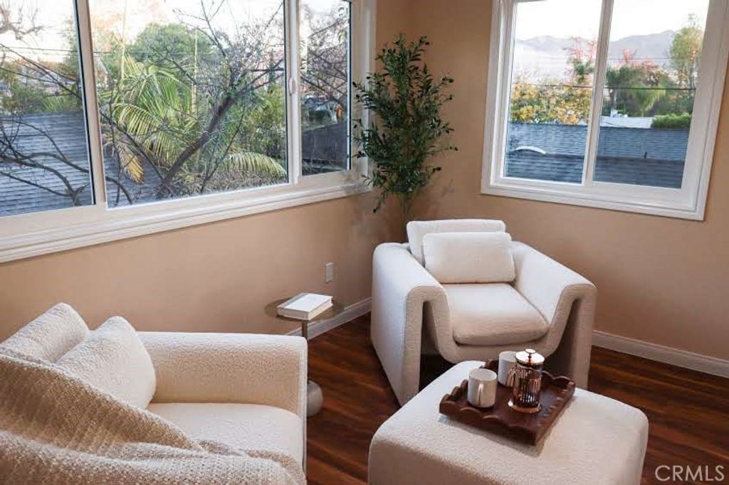 Image 8 of property listing at 1305 W Riverside, Burbank, CA 91506