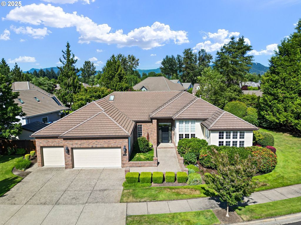 3696 RIVER POINTE Dr, Eugene, OR 97408
